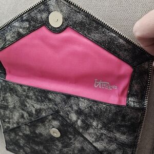 IT Cosmetics Envelope Style Clutch Cosmetic Bag